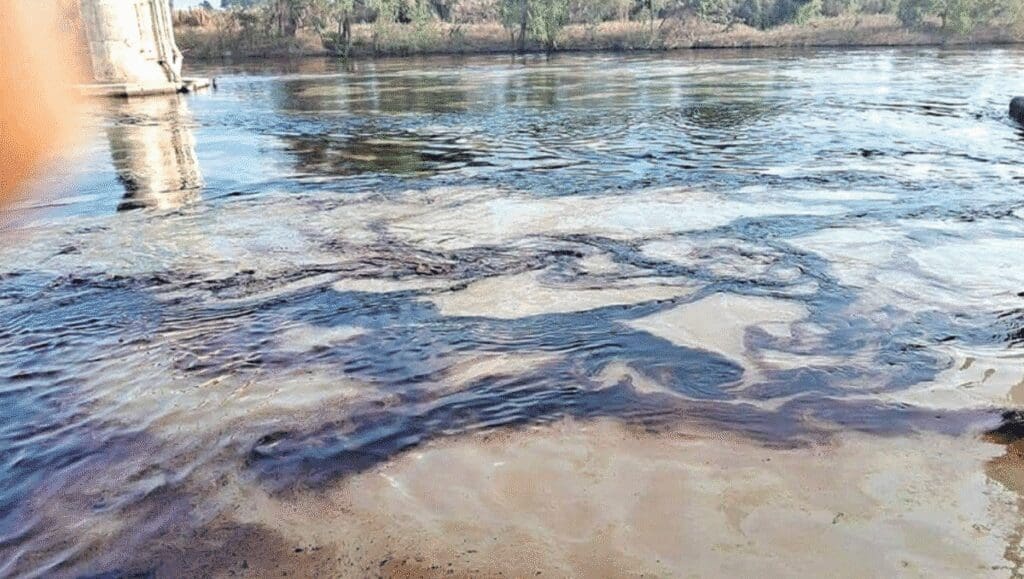 Derrame en Veracruz: Pemex retira 1.6 millones de litros de crudo del río Pantepec