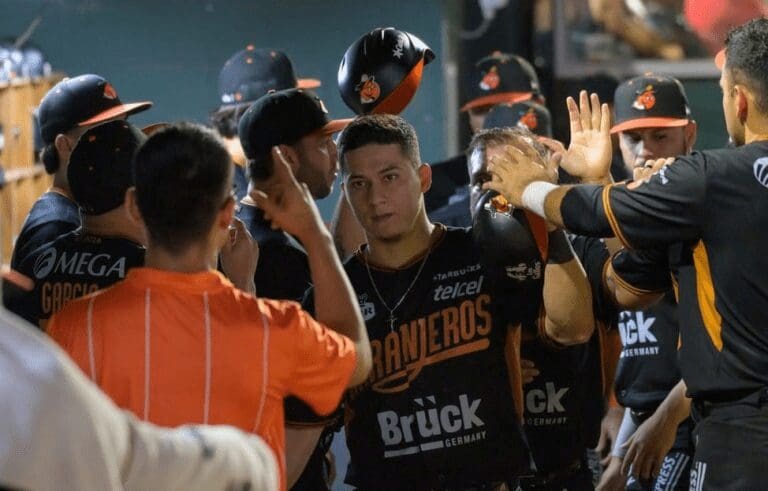 Naranjeros domina a Mochis 14-2 y toma la cima de la Liga ARCO