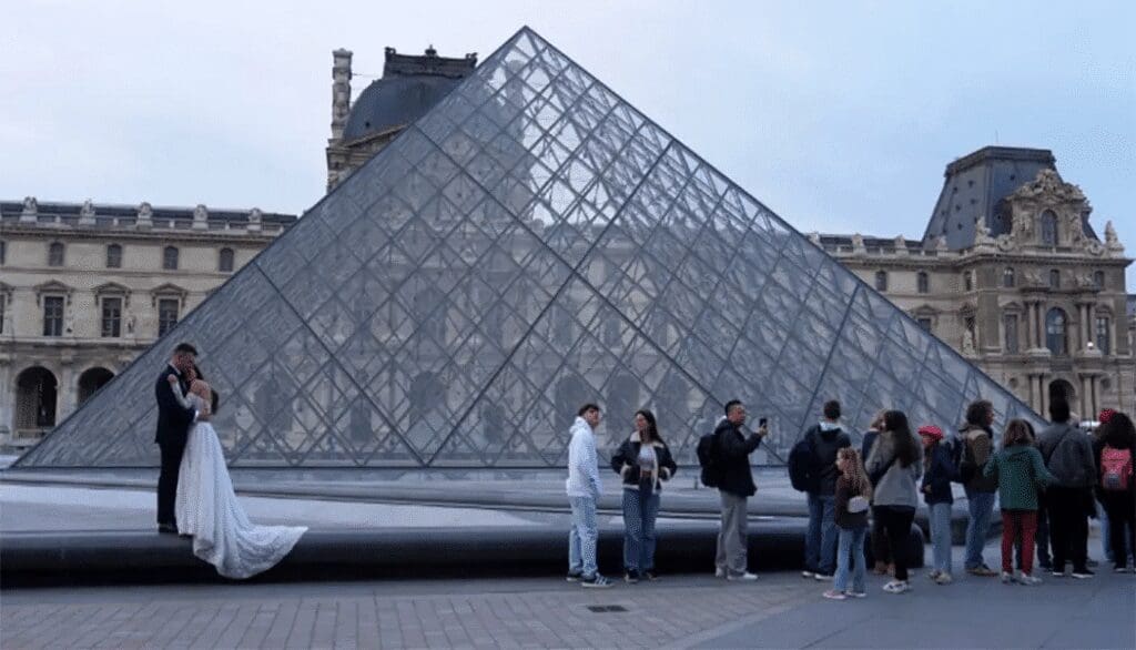 Arrestan a cinco nuevos sospechosos por el robo millonario en el Museo del Louvre