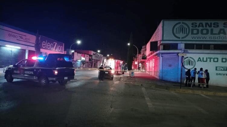 Joven muere atropellado en Cuauhtémoc; vehículo lo lanzó más de 12 metros