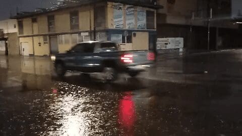 Fuertes lluvias dejan inundaciones en Ciudad Juárez por remanente Raymond