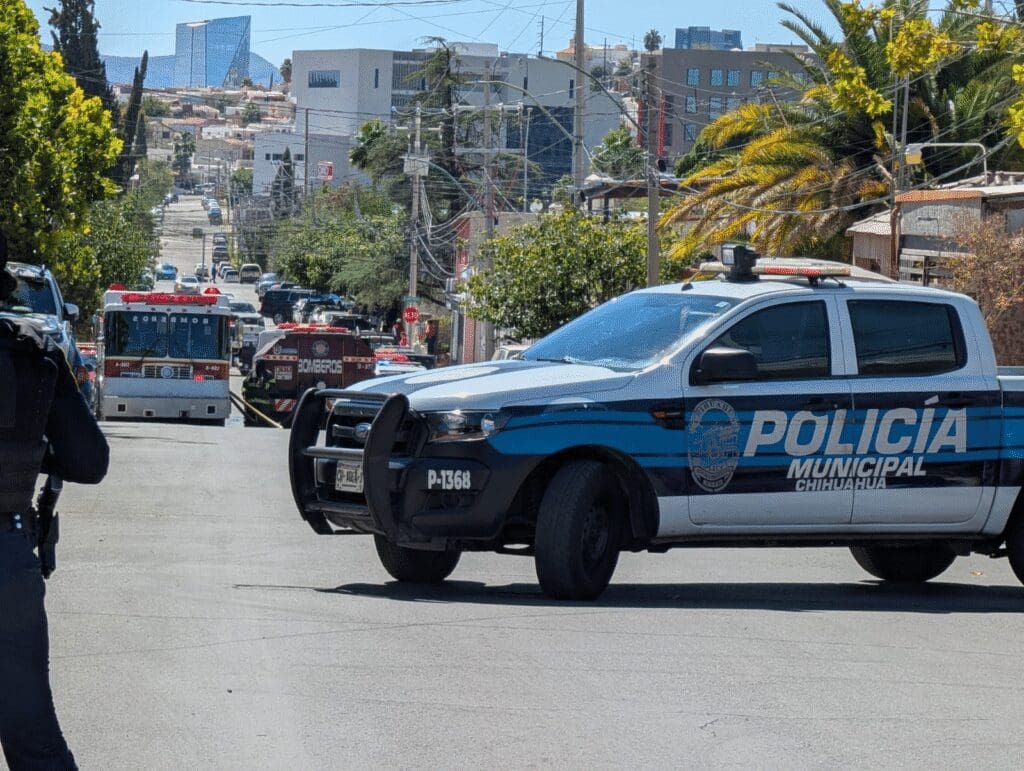 Explosión provoca incendio en taller de herrería de la colonia Panamericana