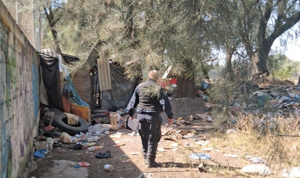 Policía de Cuautitlán se quita la vida tras herir a su pareja