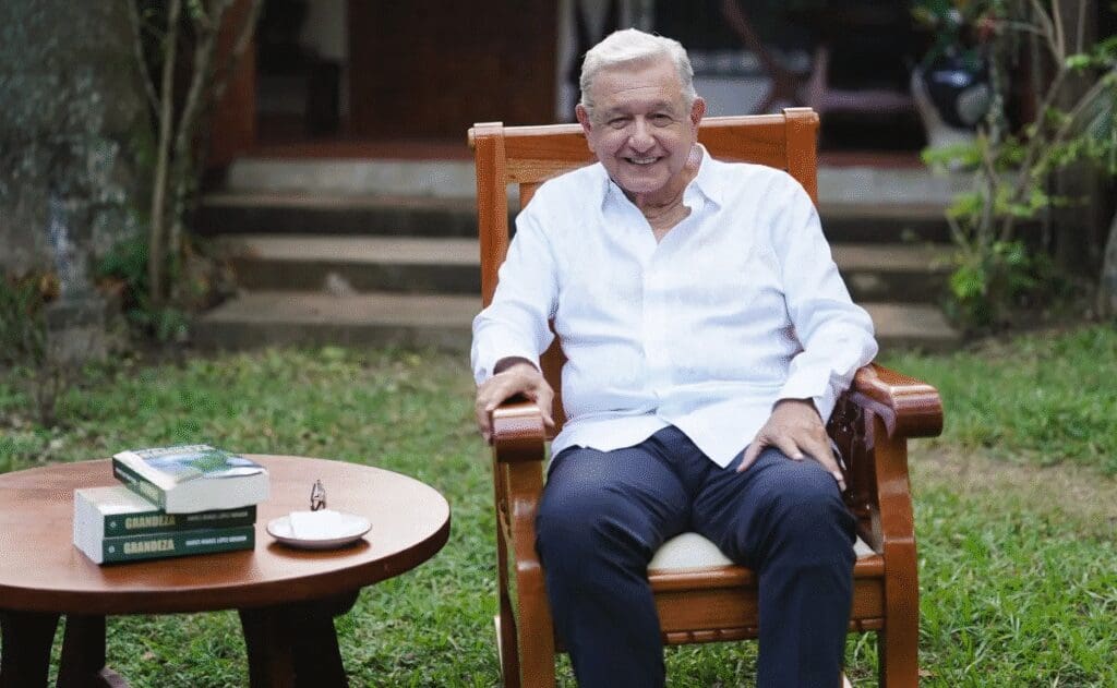 Reaparece AMLO desde Palenque y presenta su nuevo libro “Grandeza”