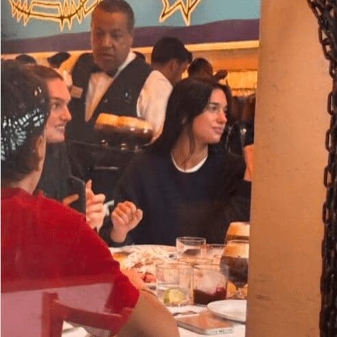 Dua Lipa llega a CDMX y aparece en un famoso restaurante de la Condesa