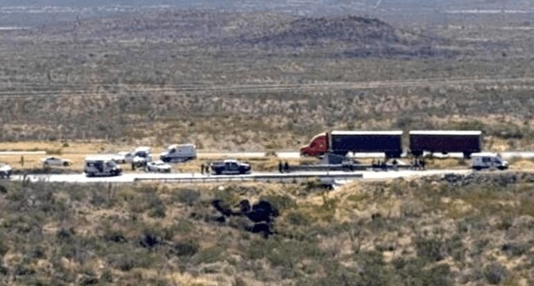 Vuelca tráiler con migrantes en carretera Jiménez–Torreón; reportan 4 muertos y varios heridos