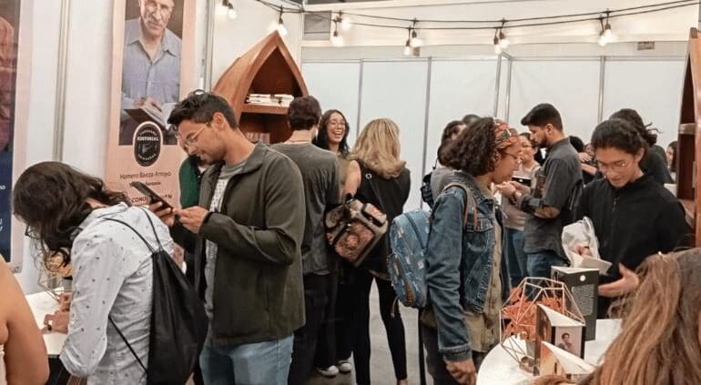 Destacan autores locales en la Feria del Libro de Chihuahua 2025