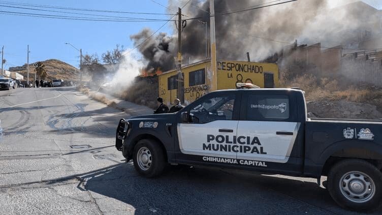 Incendio en desponchado “La 80” moviliza a bomberos y policía en el sur de la ciudad
