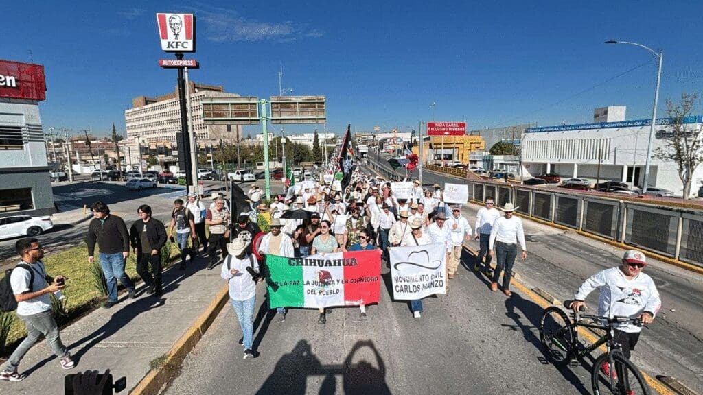 Jóvenes y ciudadanos marchan en Chihuahua para exigir paz y justicia