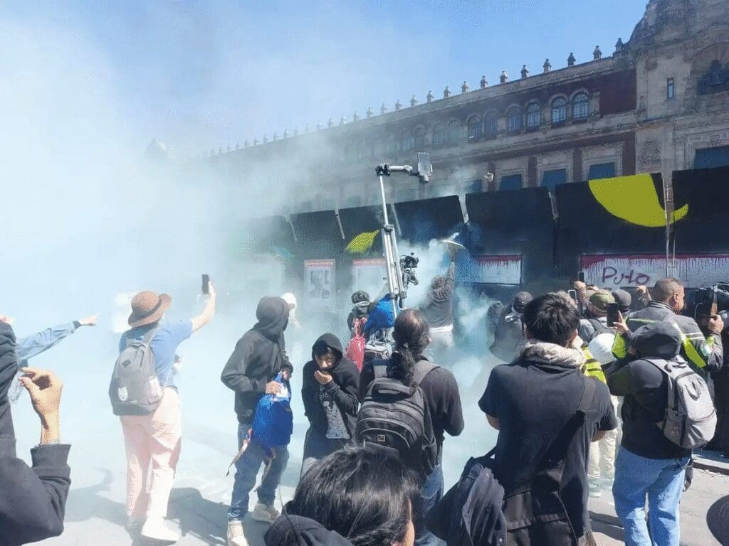 SSC reporta 100 policías heridos y 40 detenidos tras marcha de la Generación Z en CDMX