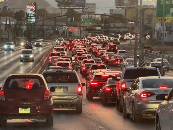 Choque en puente de la Cantera genera estancamiento de 30 minutos