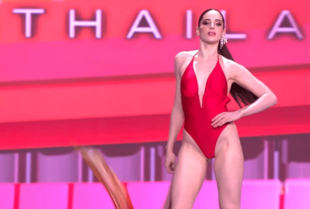 Fátima Bosch deslumbra en traje de baño durante la preliminar de Miss Universo 2025