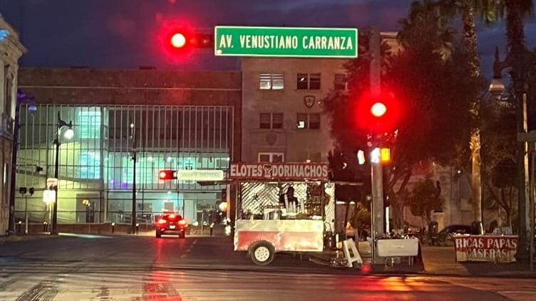 Instalan puestos en el Centro por desfile del 115 aniversario de la Revolución