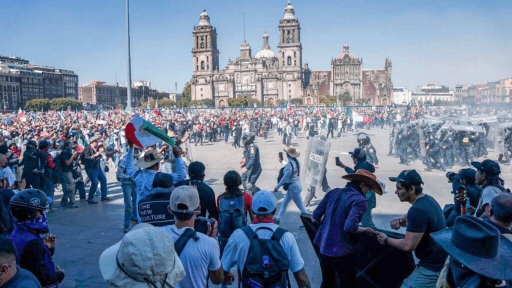Tras marcha en CDMX, ocho participantes quedan en prisión preventiva