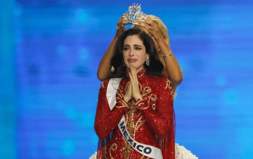 Fátima Bosch, de Tabasco, se corona como la nueva Miss Universo 2025.