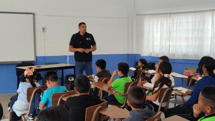DSPM lleva programas preventivos a escuelas para reducir riesgos