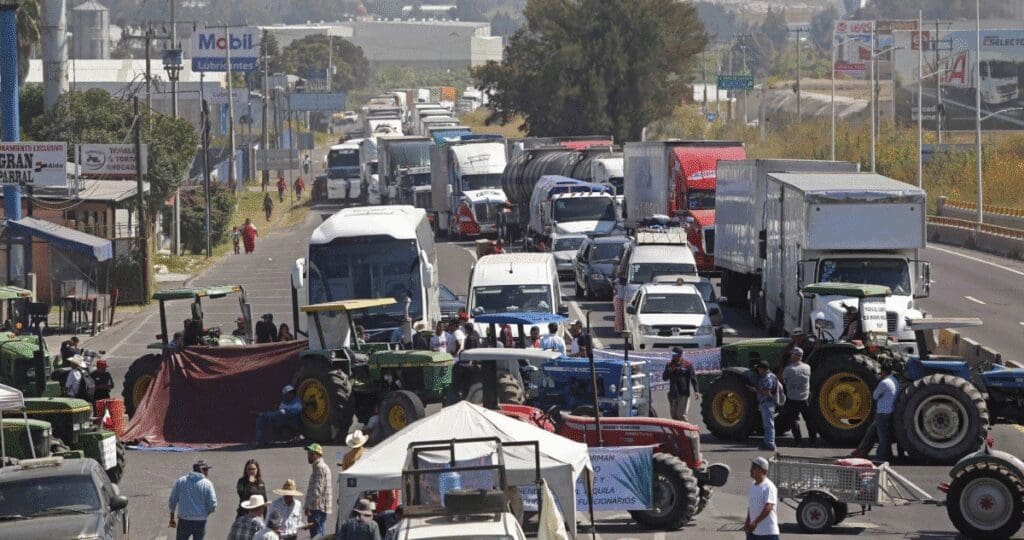 Protesta Agrícola Nacional provoca bloqueos en diferentes estados por Ley de Aguas y Acopio de Maíz