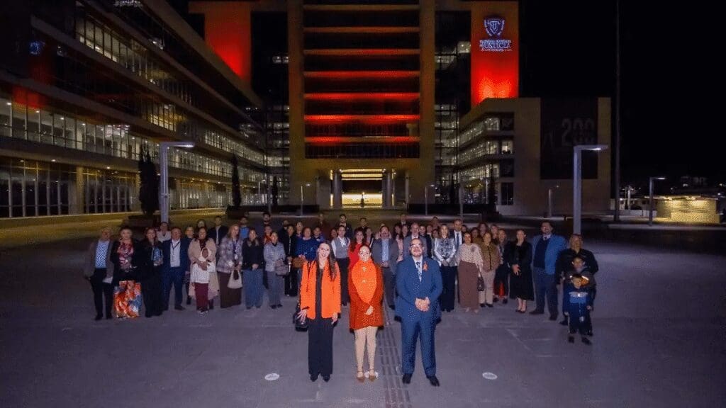 Iluminan de naranja el edificio del Poder Judicial por el 25N