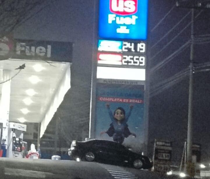 Denuncian gasolinera en Chihuahua por vender gasolina regular arriba de 24 pesos por litro.