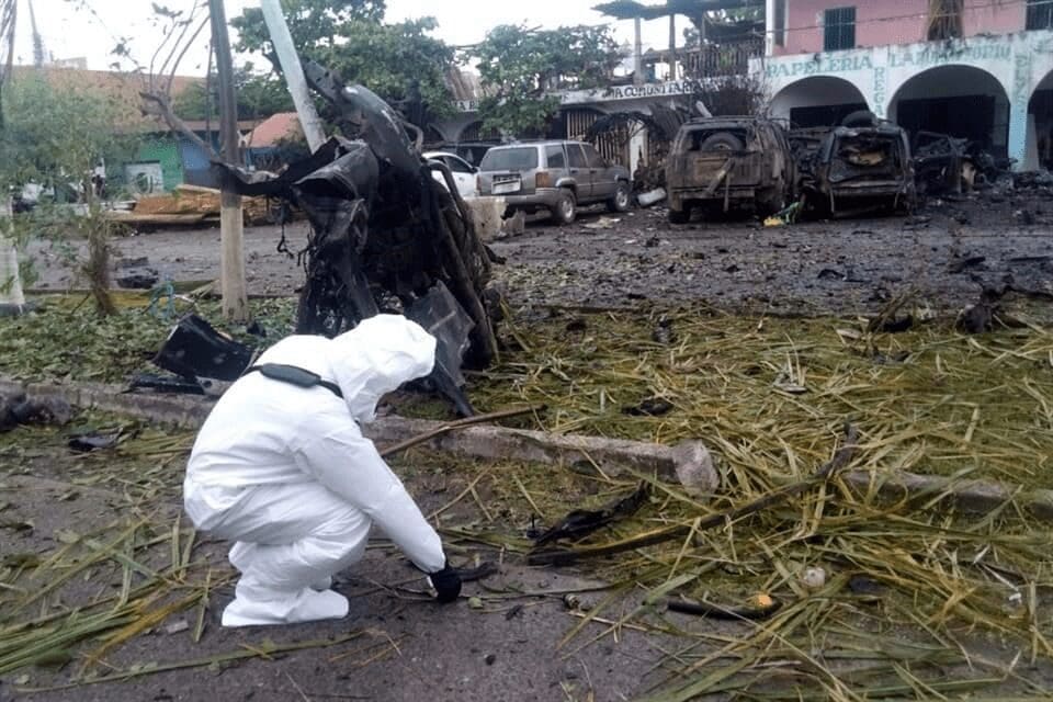 Suman cinco muertos por explosión de coche bomba en Coahuayana
