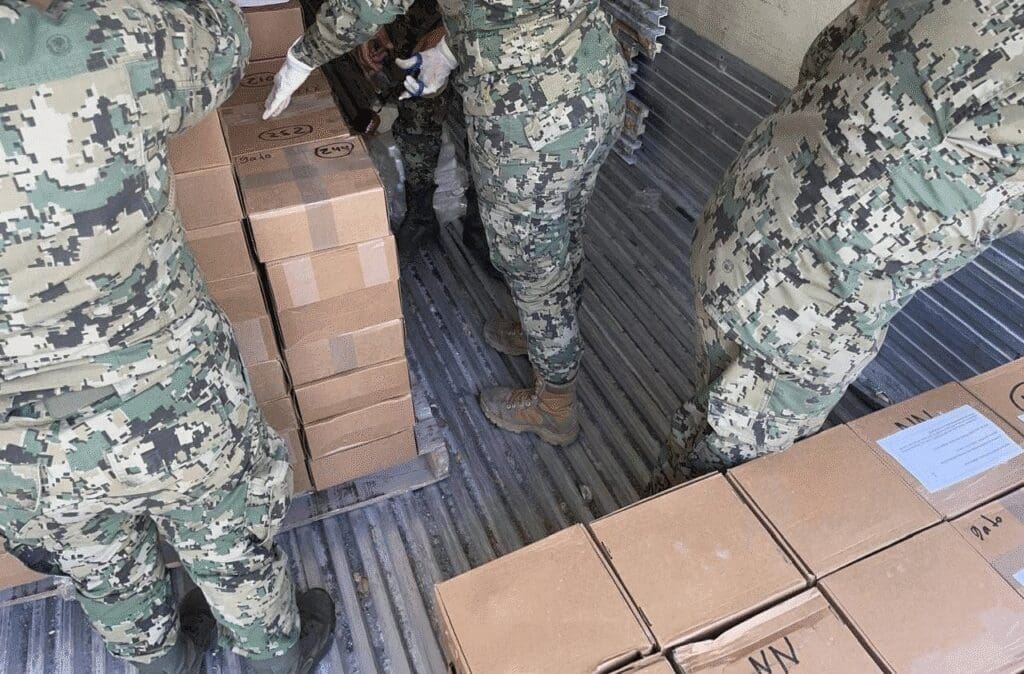 Marina asegura más de 600 kilos de droga en tractocamión dentro del puerto de Mazatlán