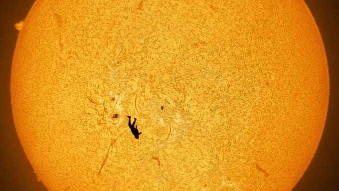 Así logró Andrew McCarthy la fotografía “La caída de Ícaro”