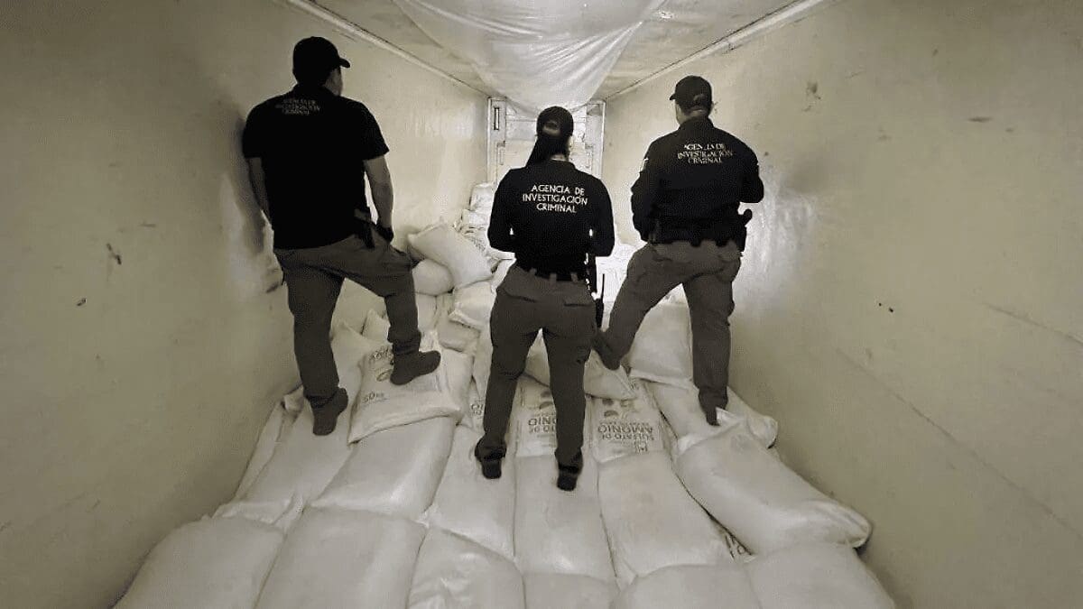 Aseguran 320 kilos de metanfetamina y detienen a dos sujetos en Los Mochis