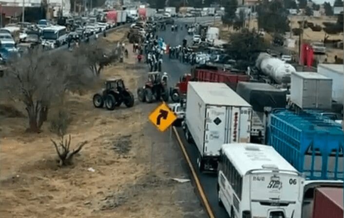 Campesinos reactivan bloqueos carreteros en Zacatecas por Ley de Aguas