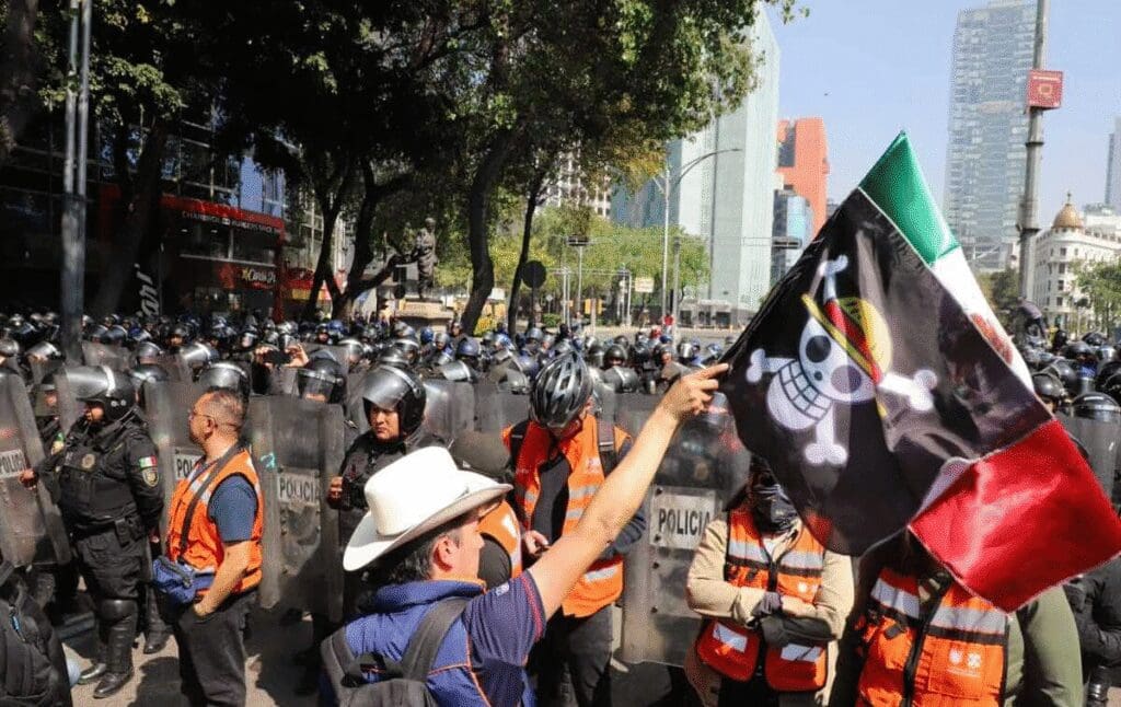 Inicia marcha de la Generación Z en CDMX con cierres viales.