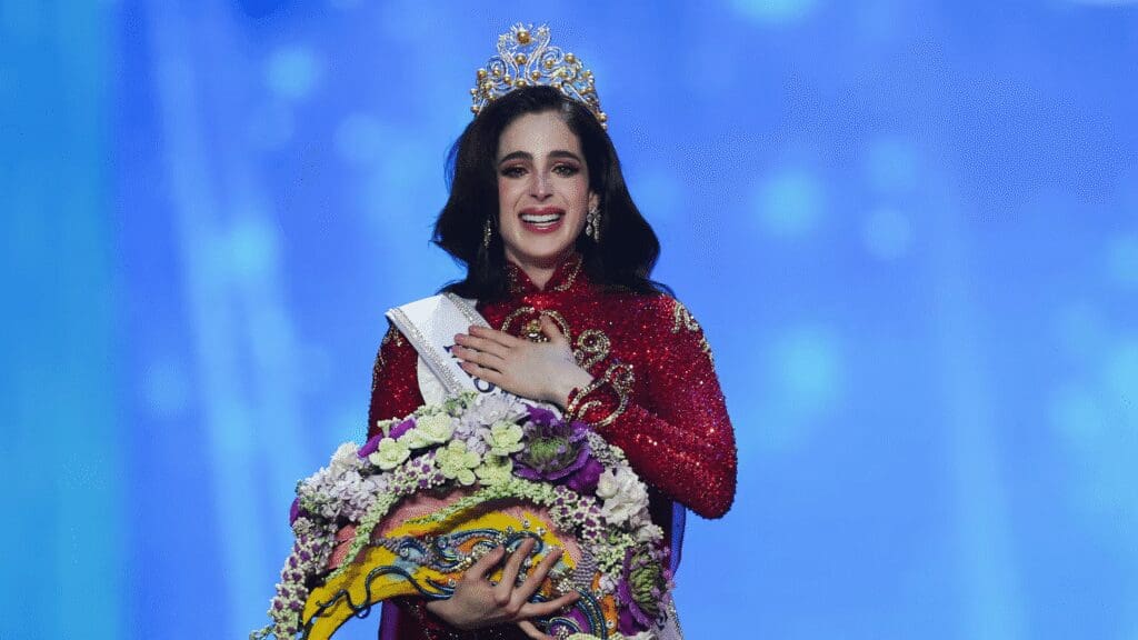 Fátima Bosch celebró su título de Miss Universo con un desfile en Villahermosa.