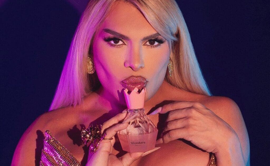 Wendy Guevara enfrenta acusaciones de fraude por perfume vendido en preventa