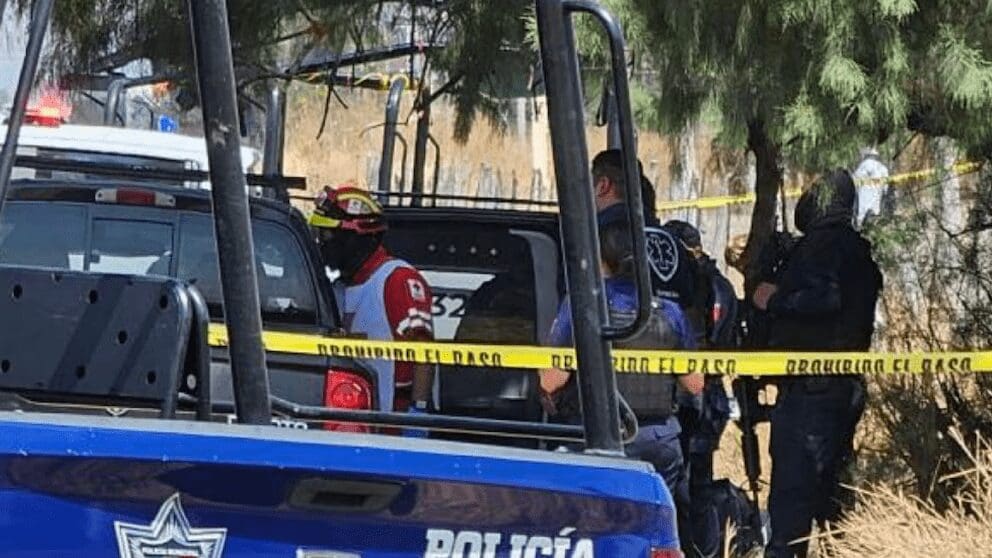 Madres Buscadoras localizan siete cuerpos en fosa clandestina de Silao