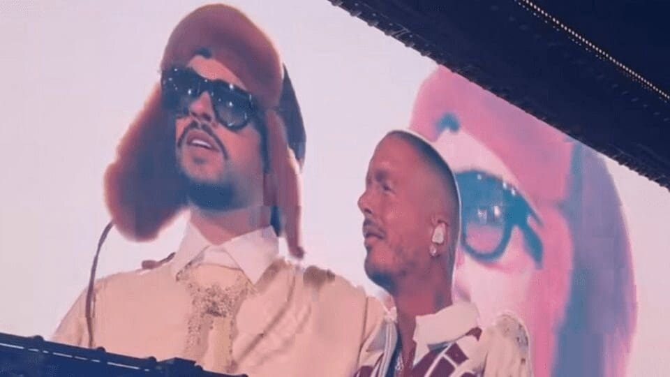 Bad Bunny y J Balvin se reconcilian en concierto en CDMX tras años distanciados.
