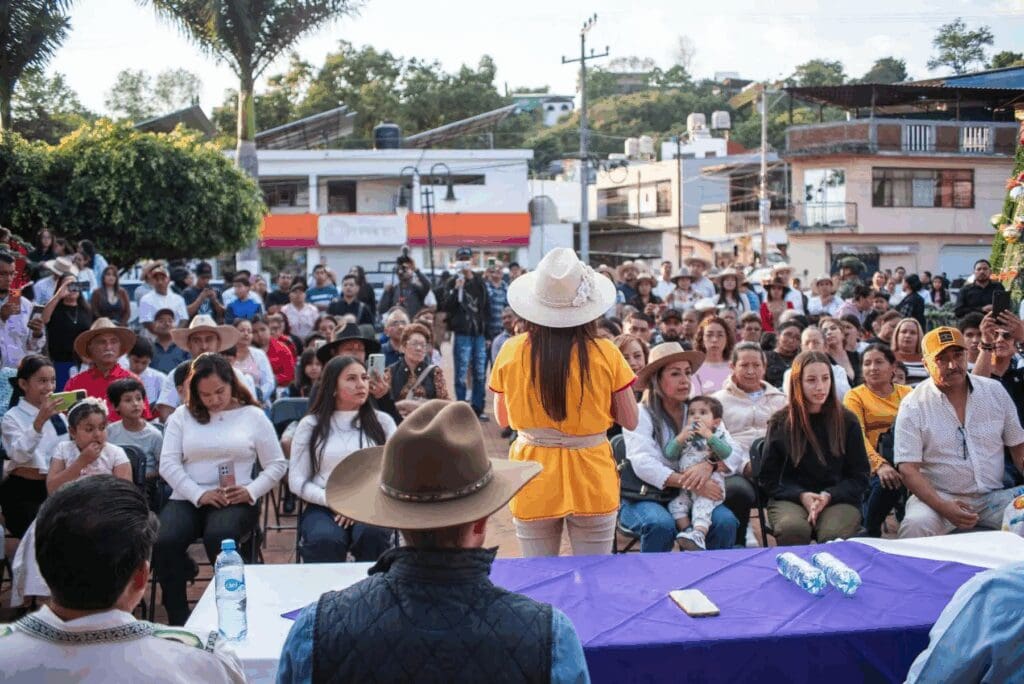 Grecia Quiroz inaugura nueva farmacia gratuita en Uruapan