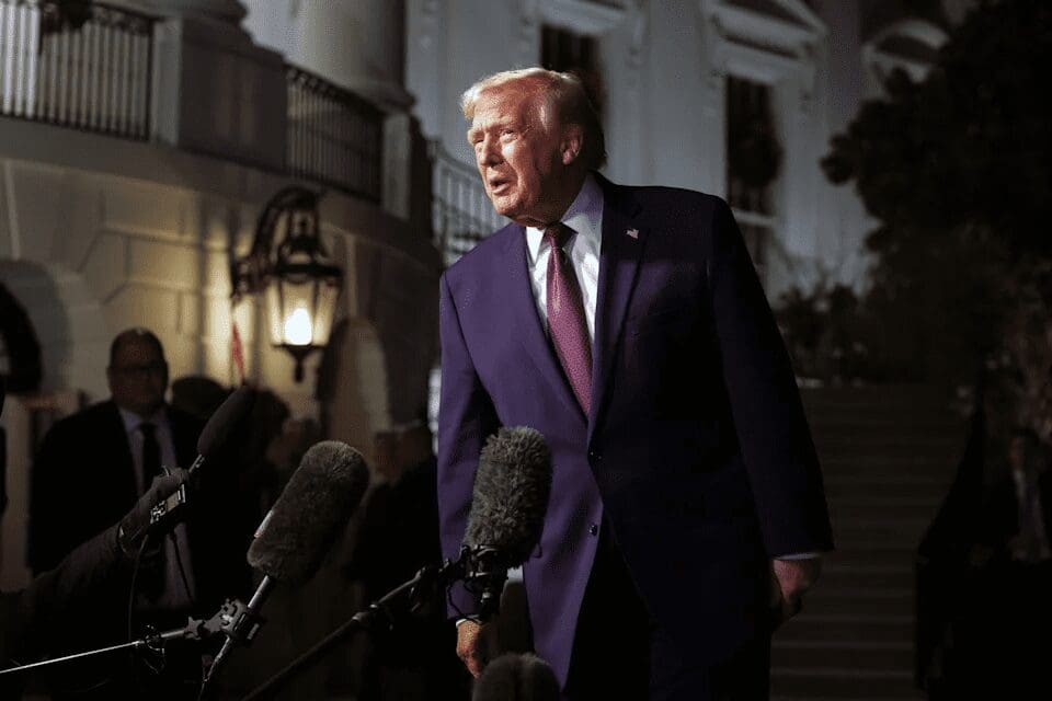Archivos inéditos revelan que Trump voló ocho veces en el avión privado de Epstein.