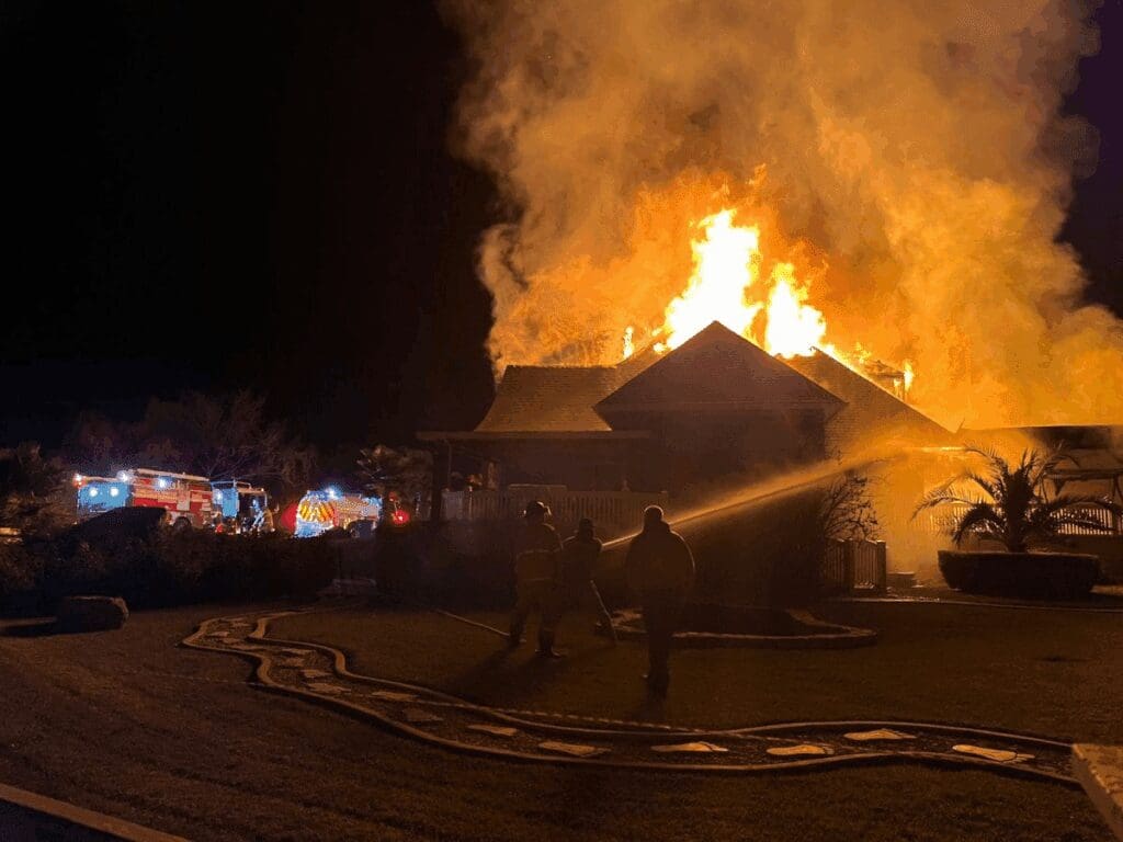 Suman ocho incendios en viviendas y negocios durante diciembre en Chihuahua