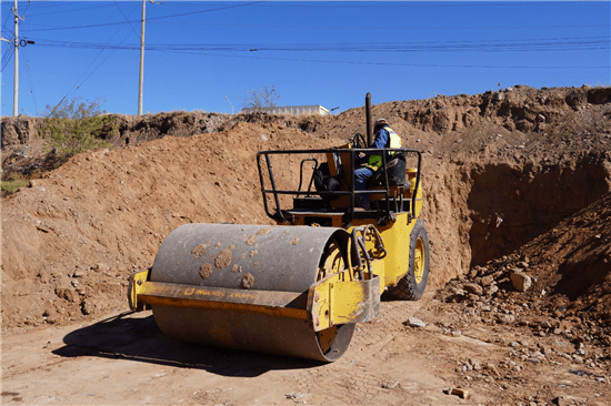 El puente de Riberas de Sacramento registra un avance del 80% en sus trabajos de rehabilitación, informó el Municipio de Chihuahua.