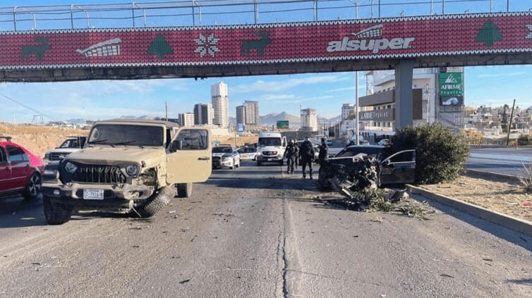 Malibu pierde el control y provoca choque frontal en el Periférico de la Juventud