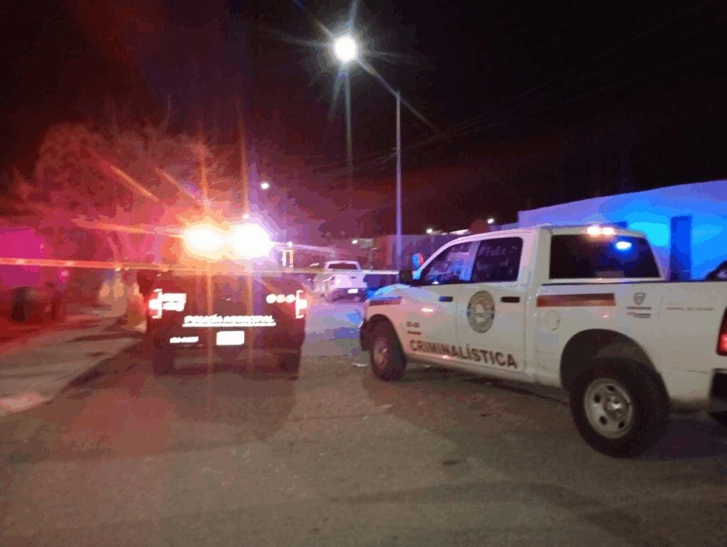 Hombre de 31 años es ejecutado con disparos en la cabeza dentro de su vivienda en Punta Oriente; Fiscalía investiga el homicidio.