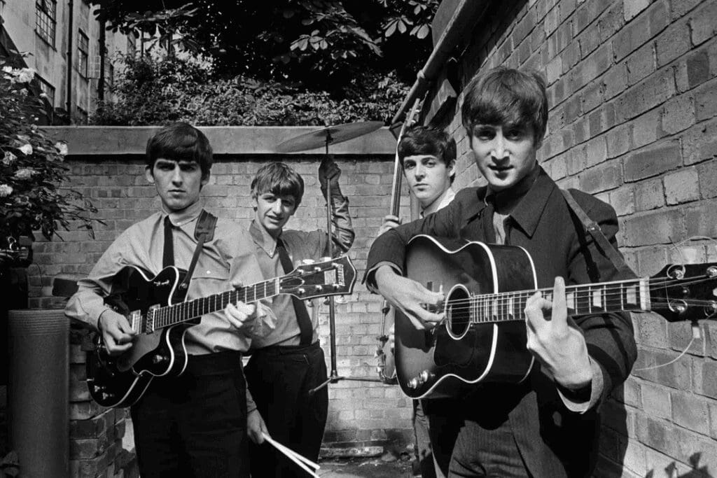 Revelan el primer vistazo oficial de los actores que interpretarán a The Beatles en cuatro películas dirigidas por Sam Mendes.
