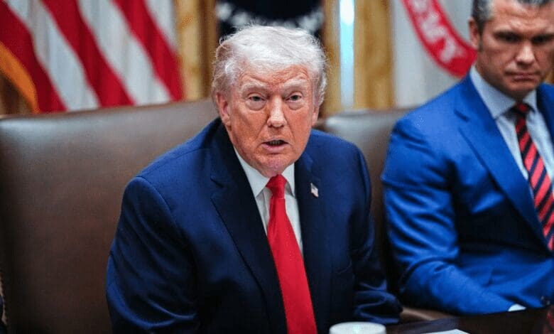 Trump anuncia aranceles a países que suministren petróleo a Cuba.