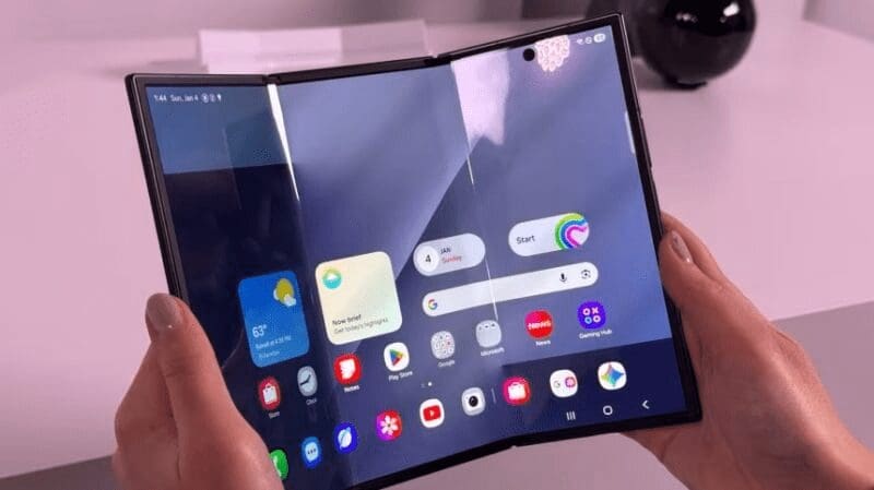 Samsung presenta un celular futurista con pantalla triple plegable