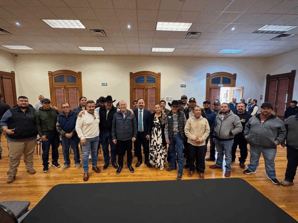 Atiende Gobierno del Estado a 42 galleros por suspensión de eventos