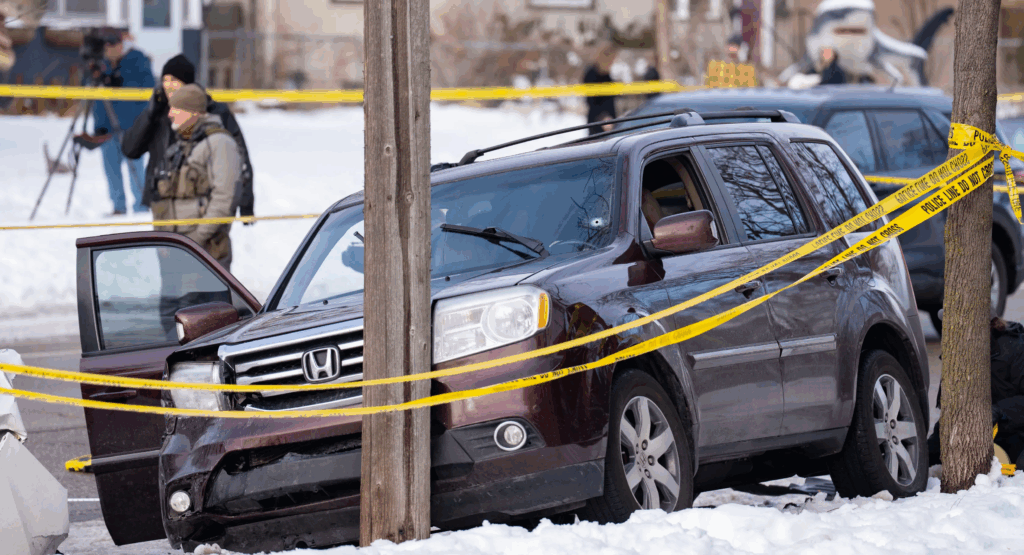 Tensión en Minneapolis por muerte de mujer baleada por agente del ICE