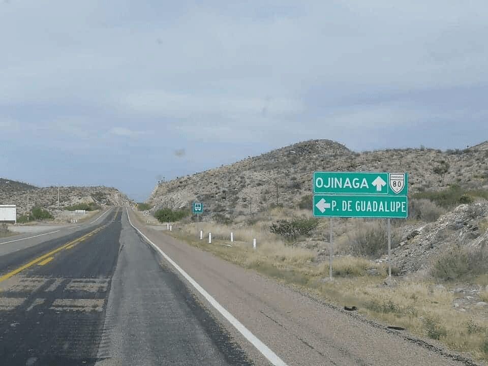 FGE confirma hallazgo de tres cuerpos en carretera Aldama–Ojinaga.