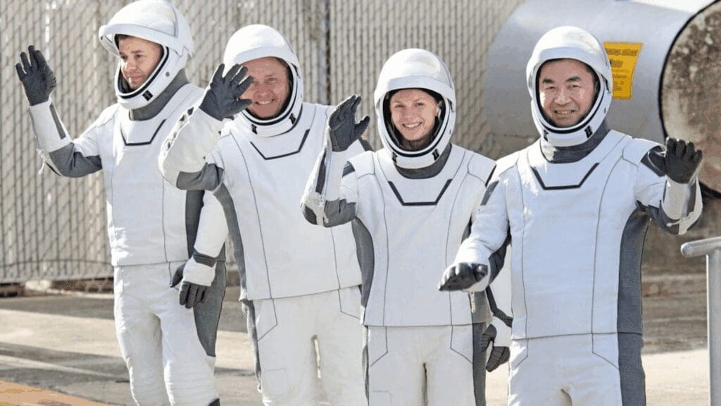 NASA adelanta regreso de astronautas por problema médico en la EEI.