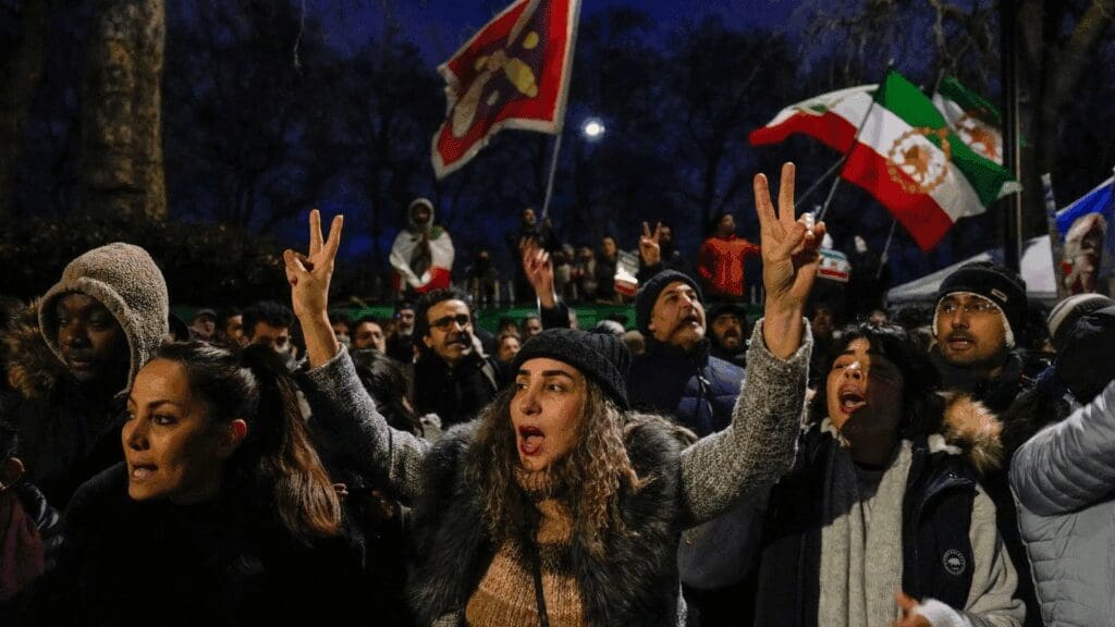 ONG denuncia represión letal y cientos de muertos en protestas de Irán.