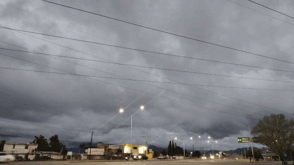 Protección Civil mantiene alerta por posible caída de nieve y aguanieve en Chihuahua debido al frente frío 27 y una tormenta invernal.