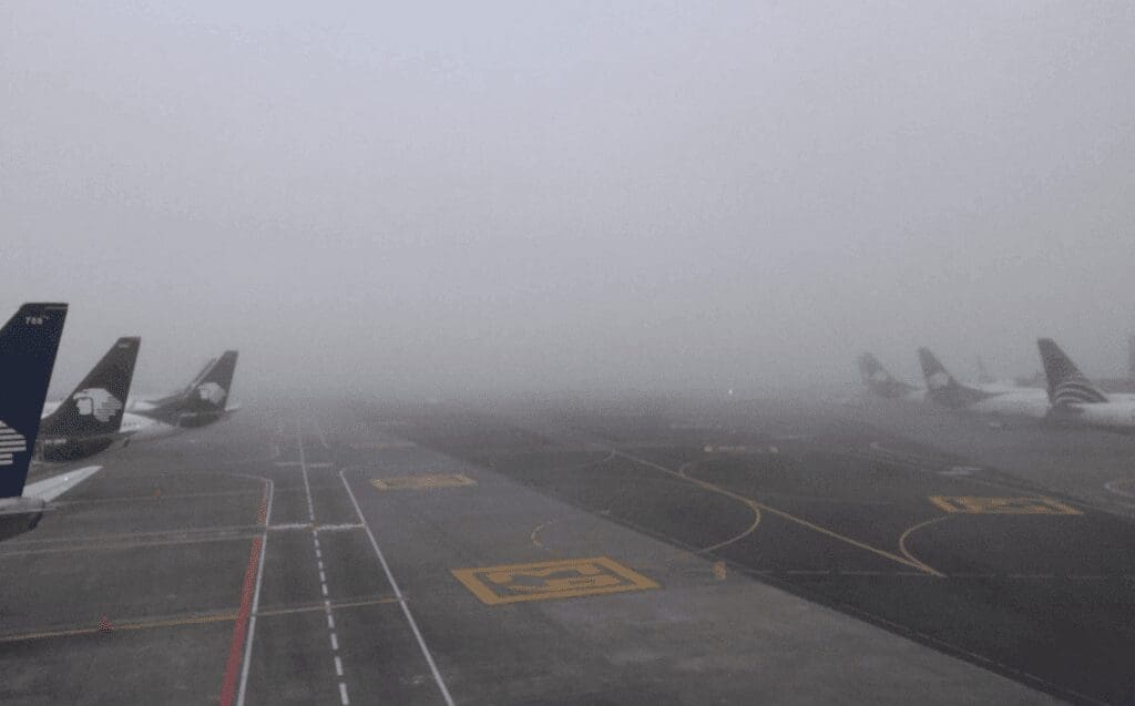 AICM suspende operaciones por intensa neblina en la capital