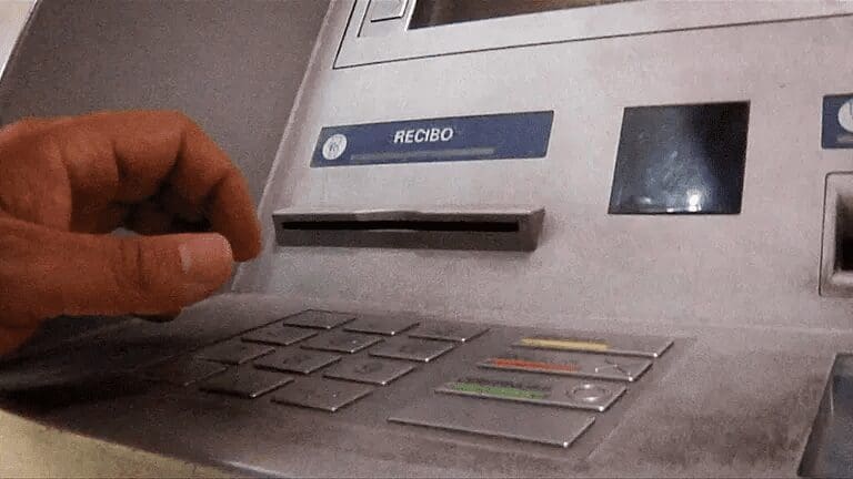 El dólar subió este martes y se vendió en 18.39 pesos en bancos.